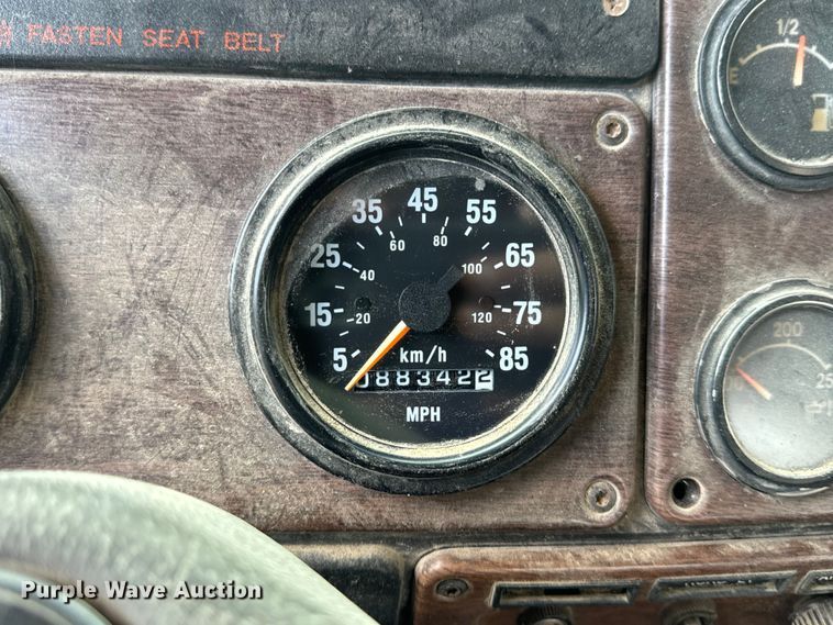 image for item EH6782 1990 Freightliner  FLD120 semi truck