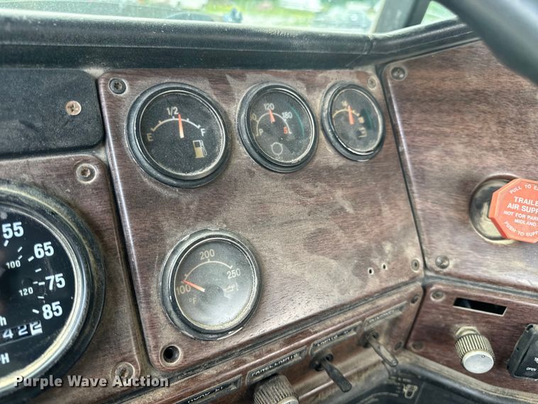 image for item EH6782 1990 Freightliner  FLD120 semi truck