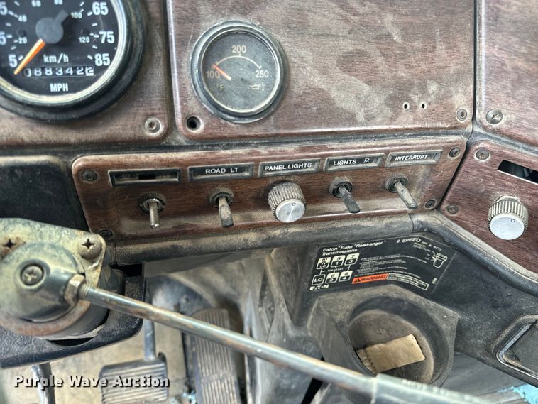 image for item EH6782 1990 Freightliner  FLD120 semi truck