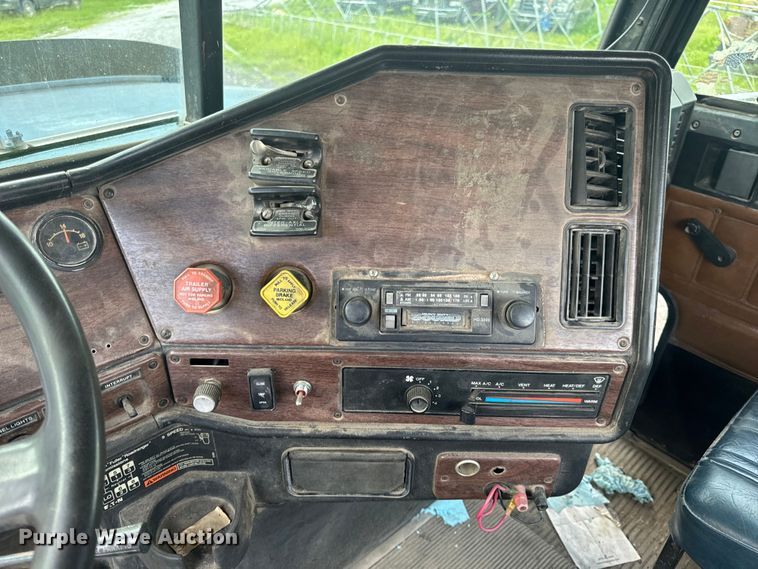 image for item EH6782 1990 Freightliner  FLD120 semi truck