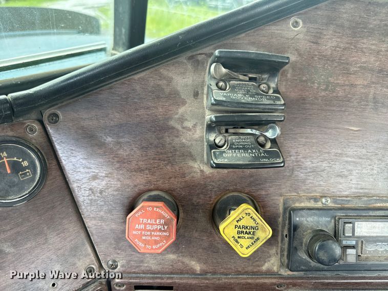 image for item EH6782 1990 Freightliner  FLD120 semi truck