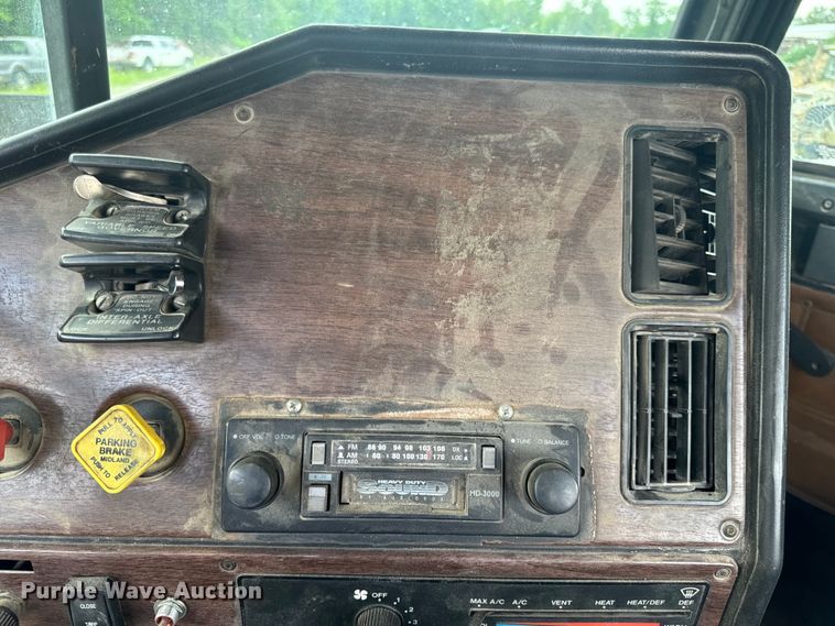 image for item EH6782 1990 Freightliner  FLD120 semi truck