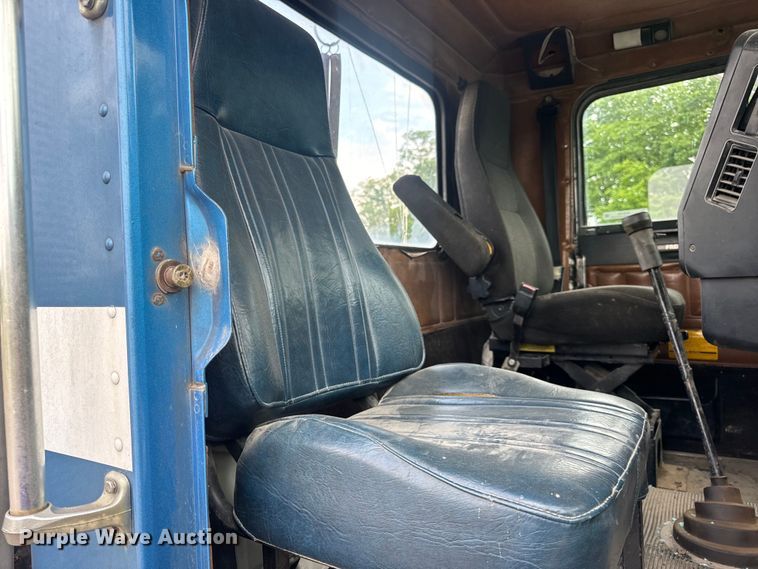 image for item EH6782 1990 Freightliner  FLD120 semi truck