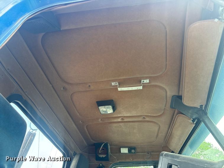 image for item EH6782 1990 Freightliner  FLD120 semi truck