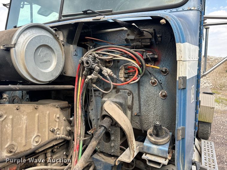 image for item EH6782 1990 Freightliner  FLD120 semi truck