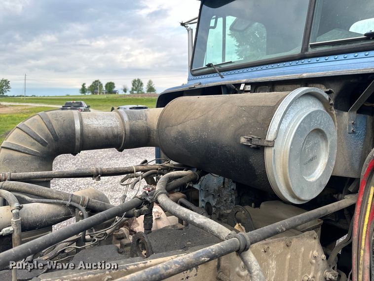 image for item EH6782 1990 Freightliner  FLD120 semi truck