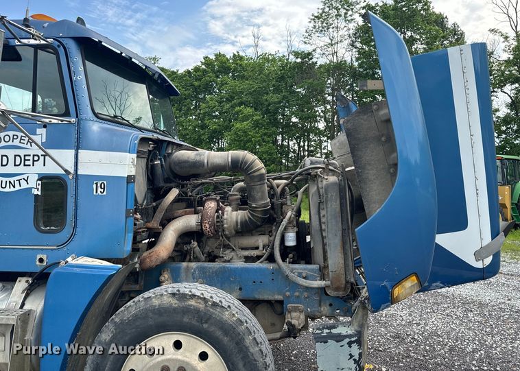 image for item EH6782 1990 Freightliner  FLD120 semi truck