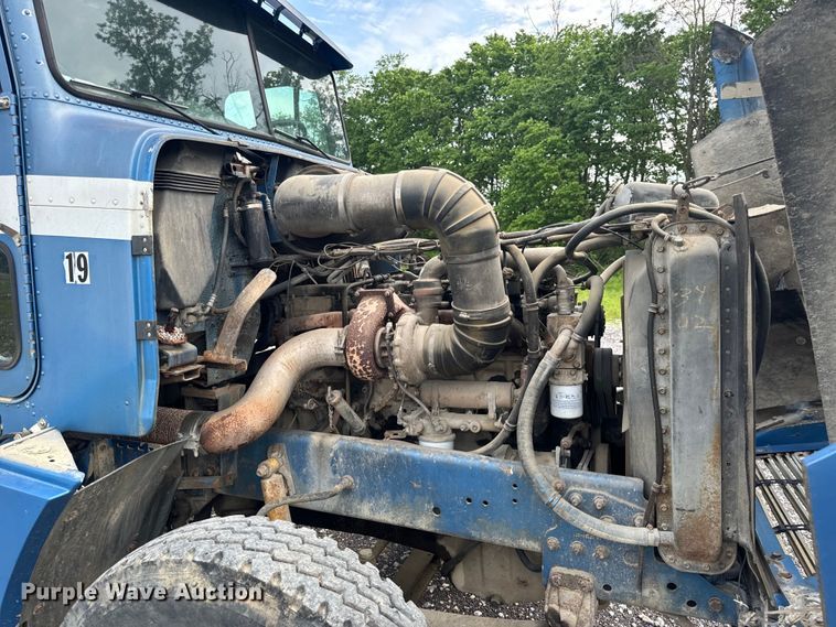 image for item EH6782 1990 Freightliner  FLD120 semi truck