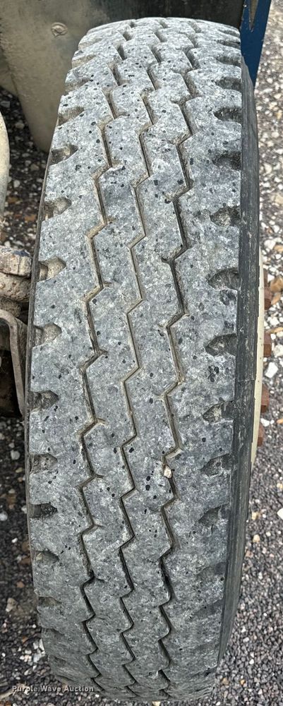 image for item EH6782 1990 Freightliner  FLD120 semi truck