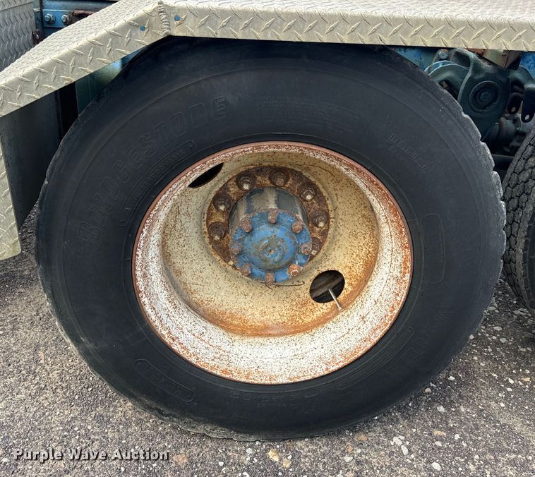 image for item EH6782 1990 Freightliner  FLD120 semi truck