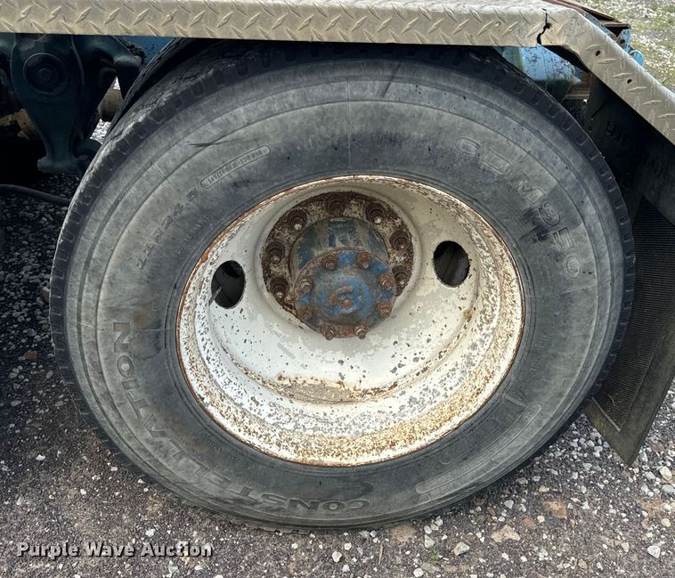 image for item EH6782 1990 Freightliner  FLD120 semi truck