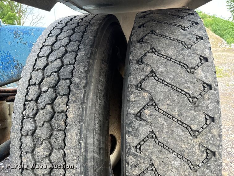 image for item EH6782 1990 Freightliner  FLD120 semi truck