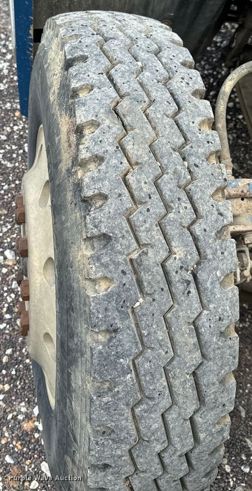 image for item EH6782 1990 Freightliner  FLD120 semi truck