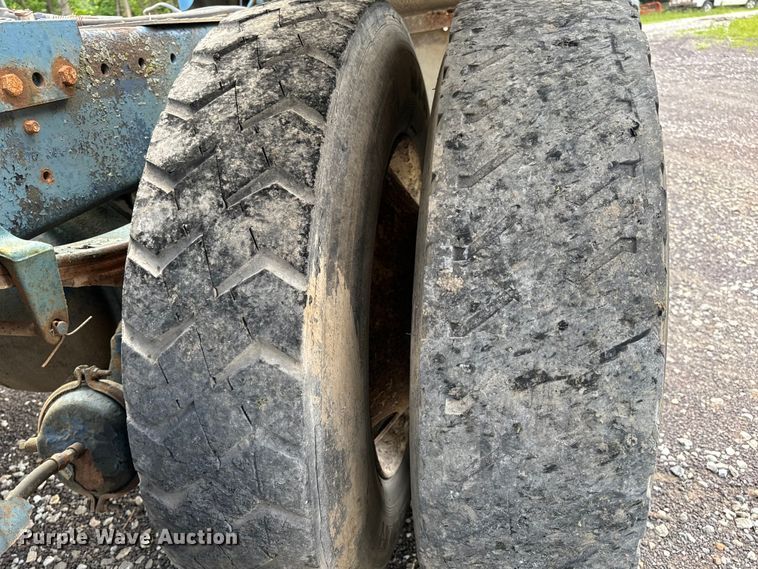 image for item EH6782 1990 Freightliner  FLD120 semi truck