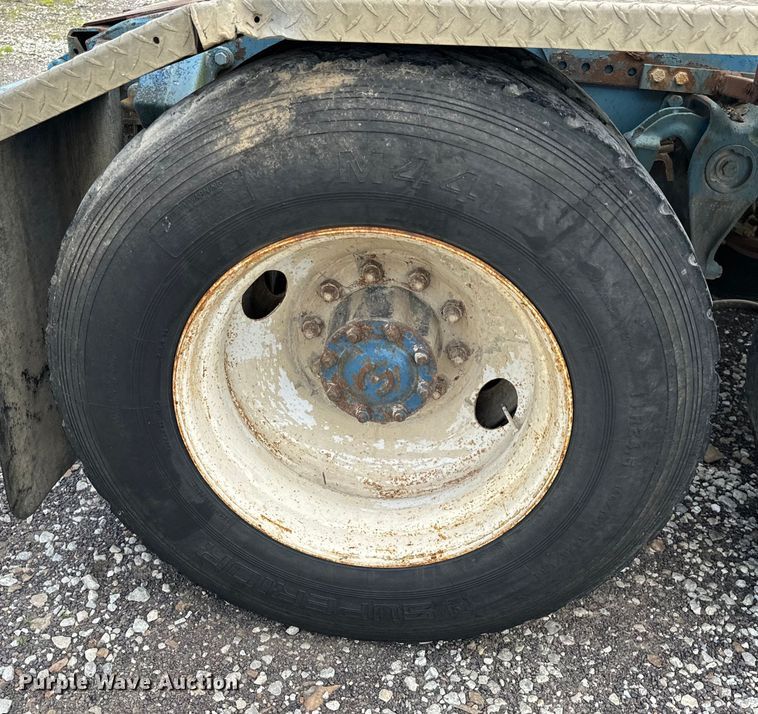 image for item EH6782 1990 Freightliner  FLD120 semi truck