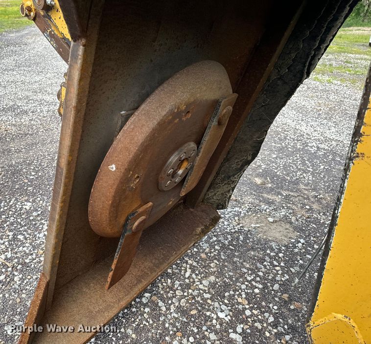 image for item EH6783 2006 John Deere 6615 MFWD tractor