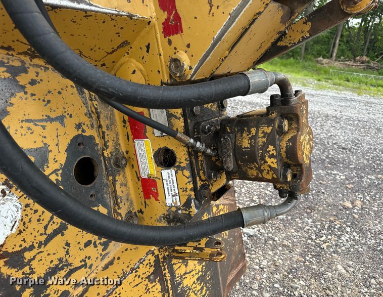 image for item EH6783 2006 John Deere 6615 MFWD tractor