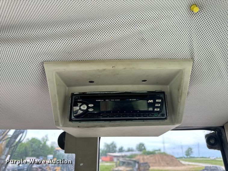 image for item EH6783 2006 John Deere 6615 MFWD tractor