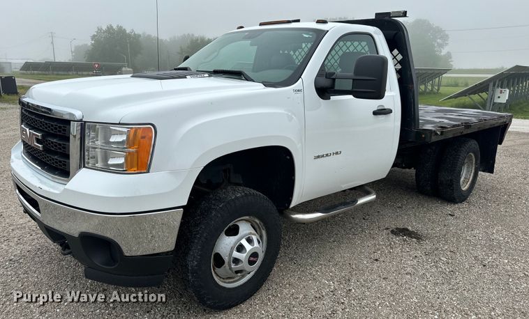 image for item EH6795 2012 GMC Sierra 3500HD flatbed pickup truck