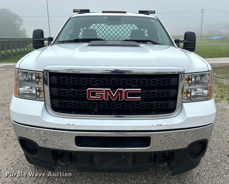 image for item EH6795 2012 GMC Sierra 3500HD flatbed pickup truck