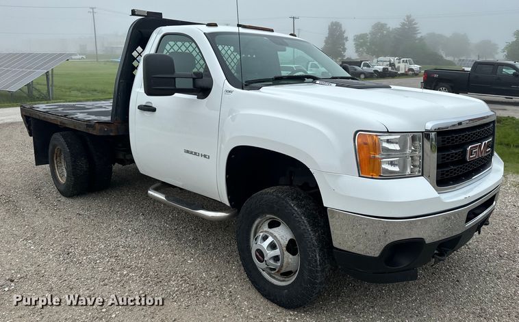 image for item EH6795 2012 GMC Sierra 3500HD flatbed pickup truck
