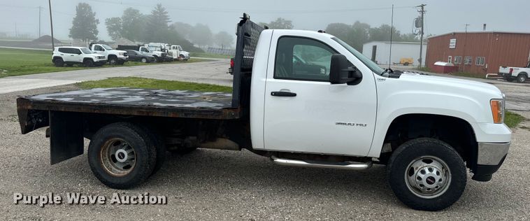 image for item EH6795 2012 GMC Sierra 3500HD flatbed pickup truck