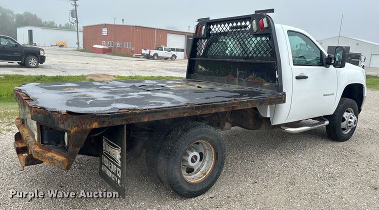 image for item EH6795 2012 GMC Sierra 3500HD flatbed pickup truck