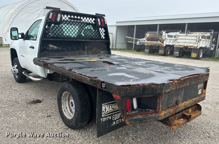 image for item EH6795 2012 GMC Sierra 3500HD flatbed pickup truck