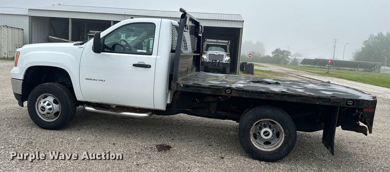 image for item EH6795 2012 GMC Sierra 3500HD flatbed pickup truck