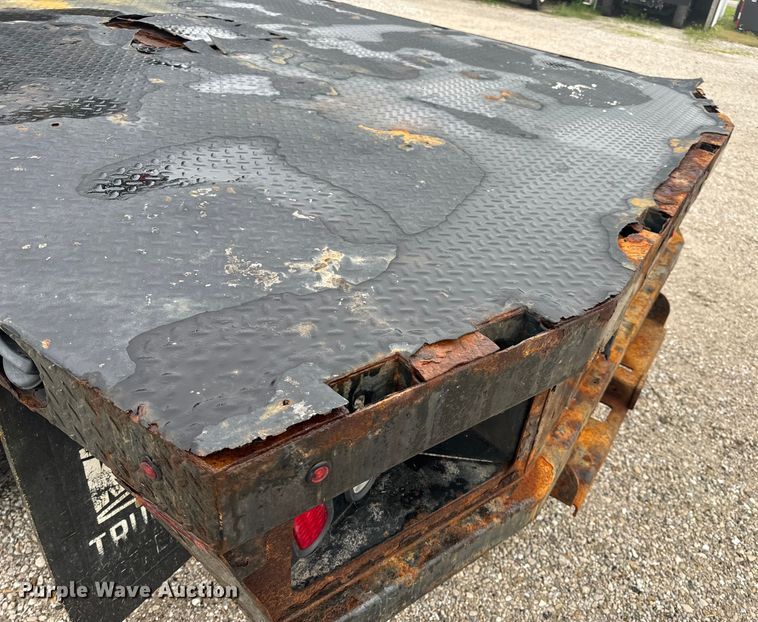 image for item EH6795 2012 GMC Sierra 3500HD flatbed pickup truck