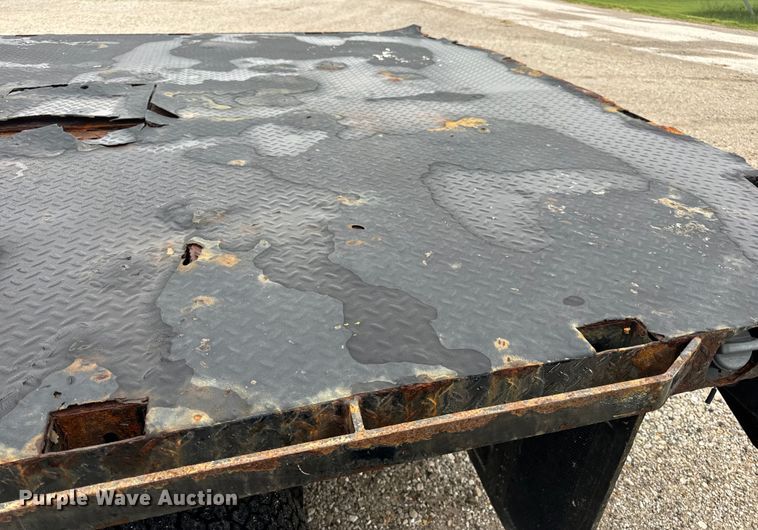 image for item EH6795 2012 GMC Sierra 3500HD flatbed pickup truck