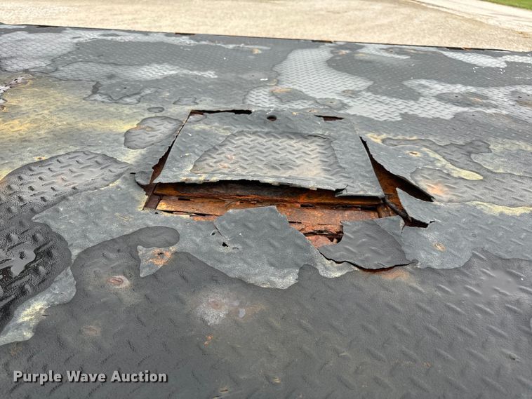 image for item EH6795 2012 GMC Sierra 3500HD flatbed pickup truck