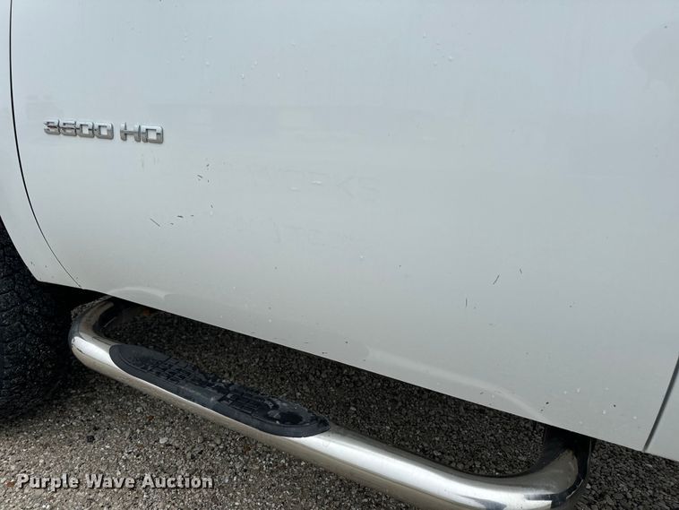 image for item EH6795 2012 GMC Sierra 3500HD flatbed pickup truck