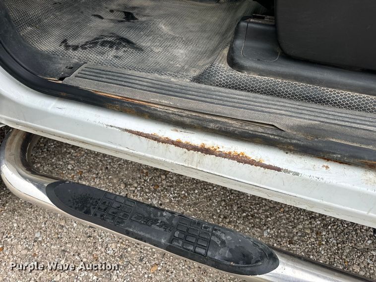 image for item EH6795 2012 GMC Sierra 3500HD flatbed pickup truck