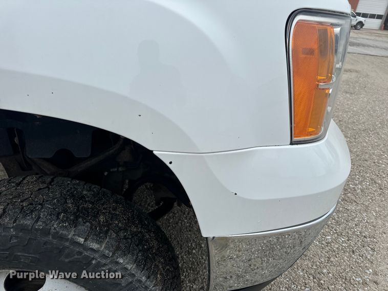 image for item EH6795 2012 GMC Sierra 3500HD flatbed pickup truck