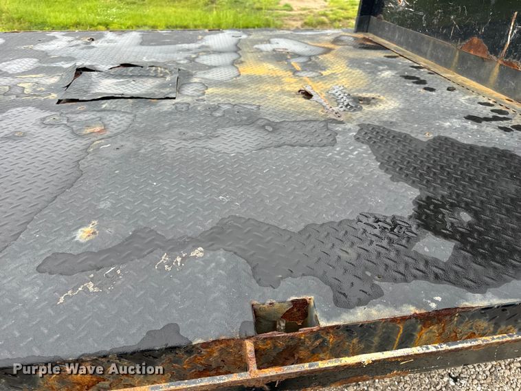 image for item EH6795 2012 GMC Sierra 3500HD flatbed pickup truck