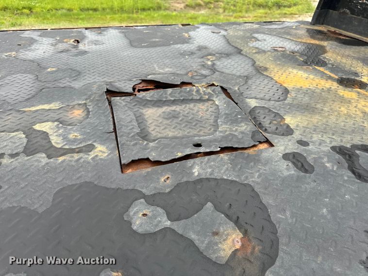 image for item EH6795 2012 GMC Sierra 3500HD flatbed pickup truck