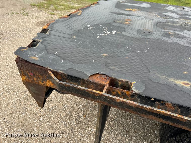 image for item EH6795 2012 GMC Sierra 3500HD flatbed pickup truck