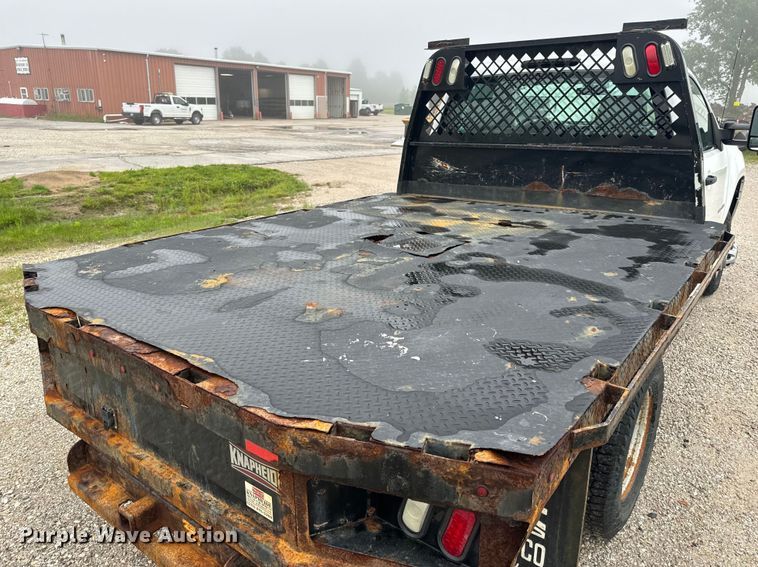 image for item EH6795 2012 GMC Sierra 3500HD flatbed pickup truck