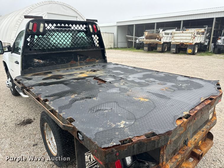 image for item EH6795 2012 GMC Sierra 3500HD flatbed pickup truck