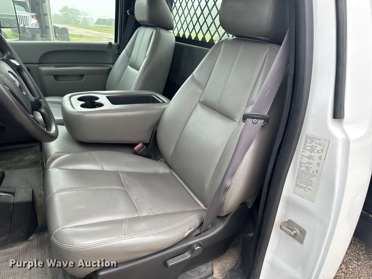 image for item EH6795 2012 GMC Sierra 3500HD flatbed pickup truck