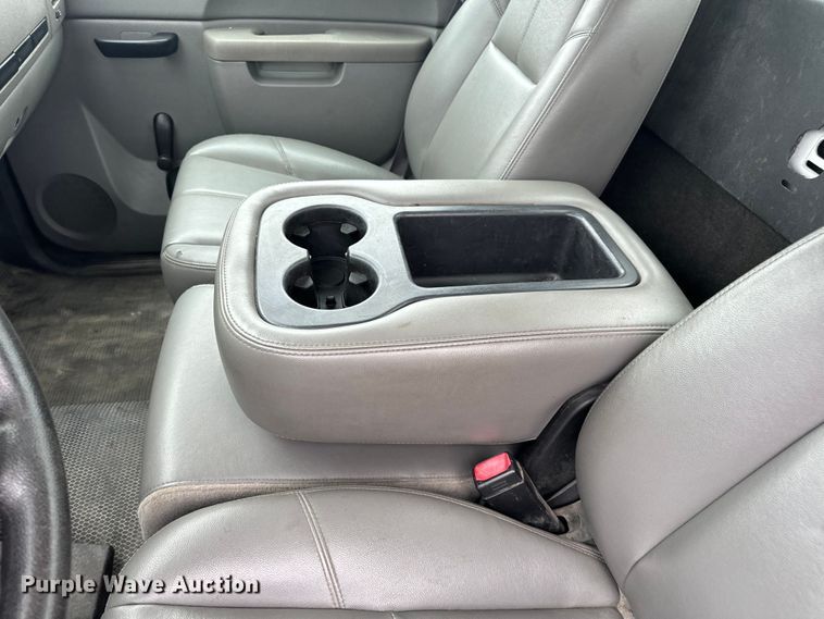 image for item EH6795 2012 GMC Sierra 3500HD flatbed pickup truck