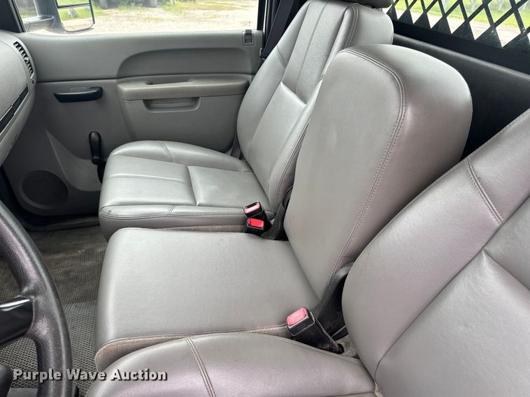 image for item EH6795 2012 GMC Sierra 3500HD flatbed pickup truck