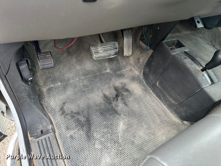 image for item EH6795 2012 GMC Sierra 3500HD flatbed pickup truck