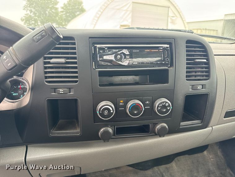 image for item EH6795 2012 GMC Sierra 3500HD flatbed pickup truck