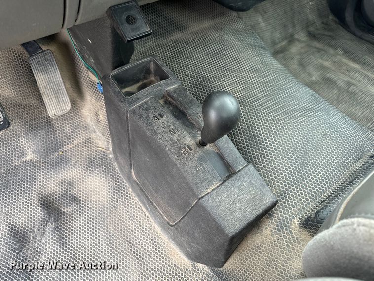 image for item EH6795 2012 GMC Sierra 3500HD flatbed pickup truck