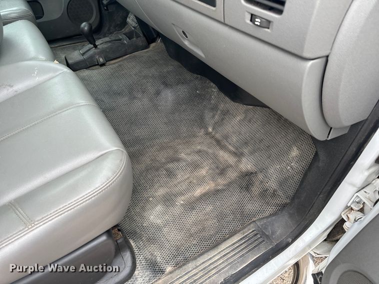 image for item EH6795 2012 GMC Sierra 3500HD flatbed pickup truck