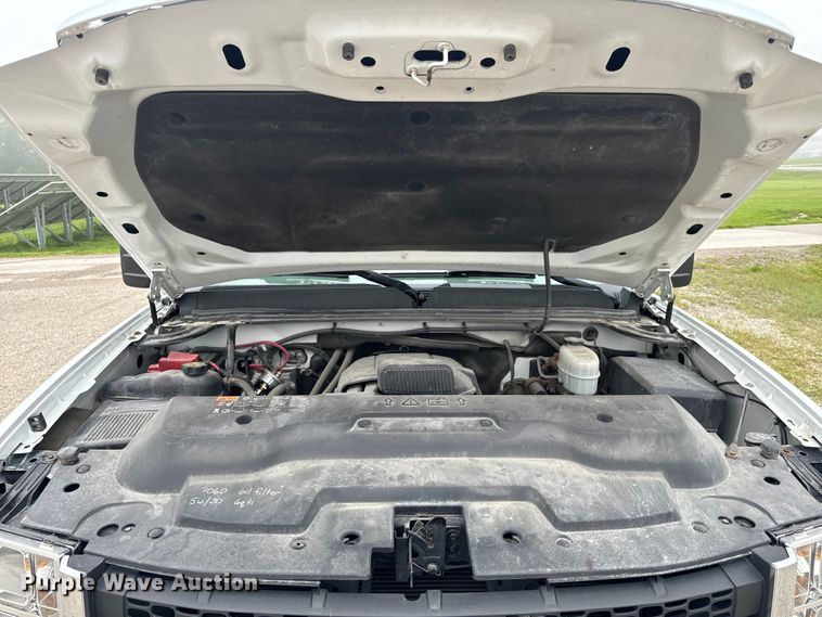 image for item EH6795 2012 GMC Sierra 3500HD flatbed pickup truck