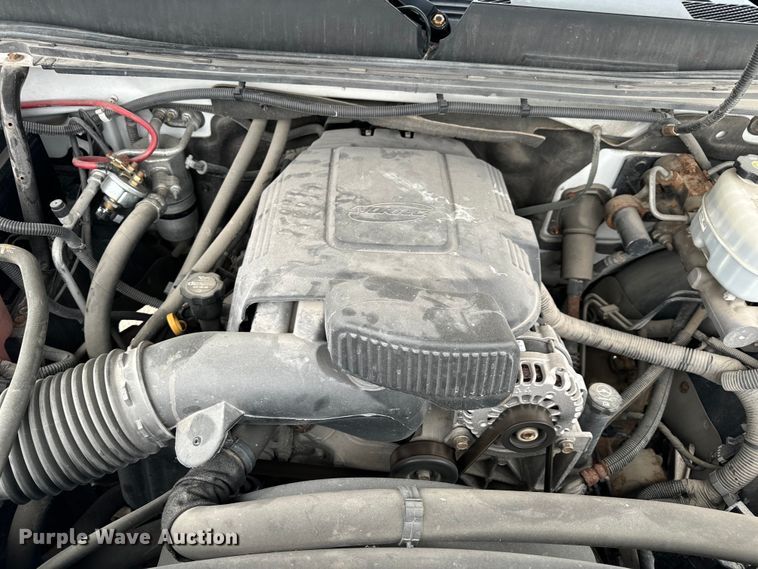 image for item EH6795 2012 GMC Sierra 3500HD flatbed pickup truck