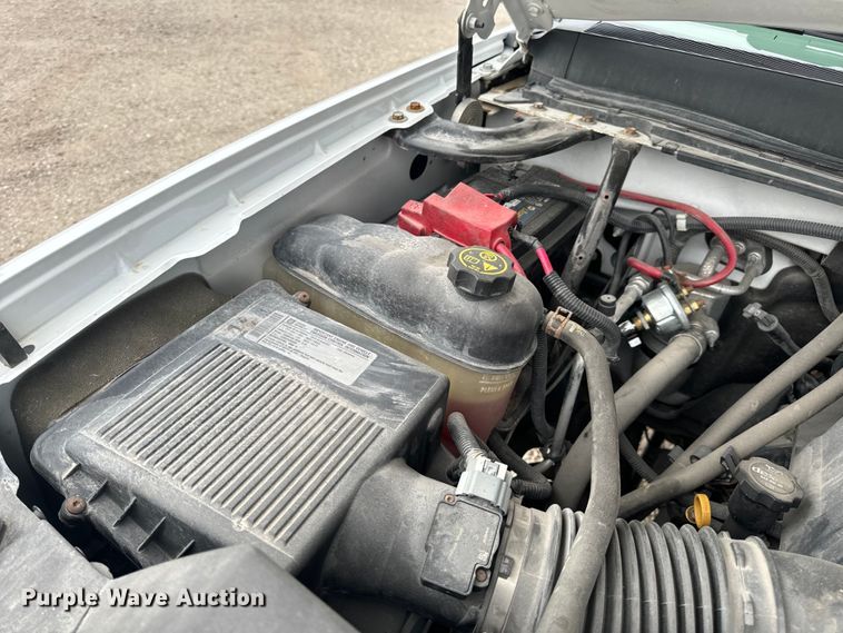 image for item EH6795 2012 GMC Sierra 3500HD flatbed pickup truck